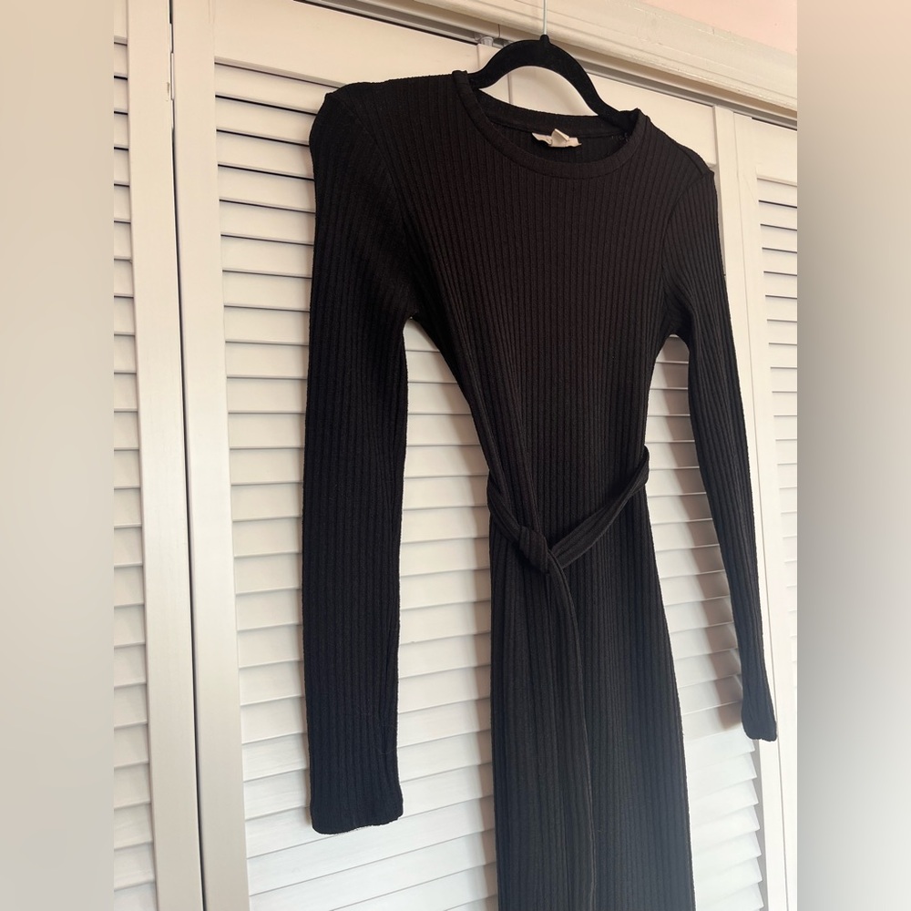 Elegant Black Ribbed Knit Dress